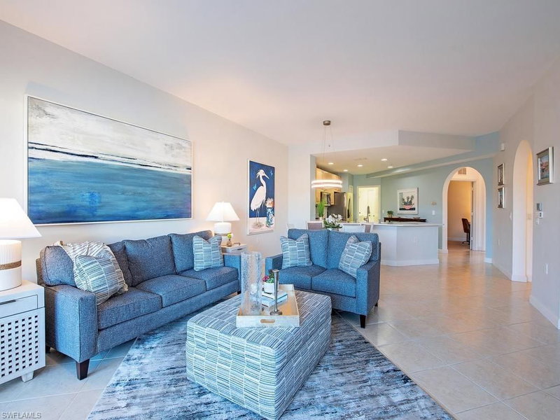 3049 Driftwood WAY photo 3