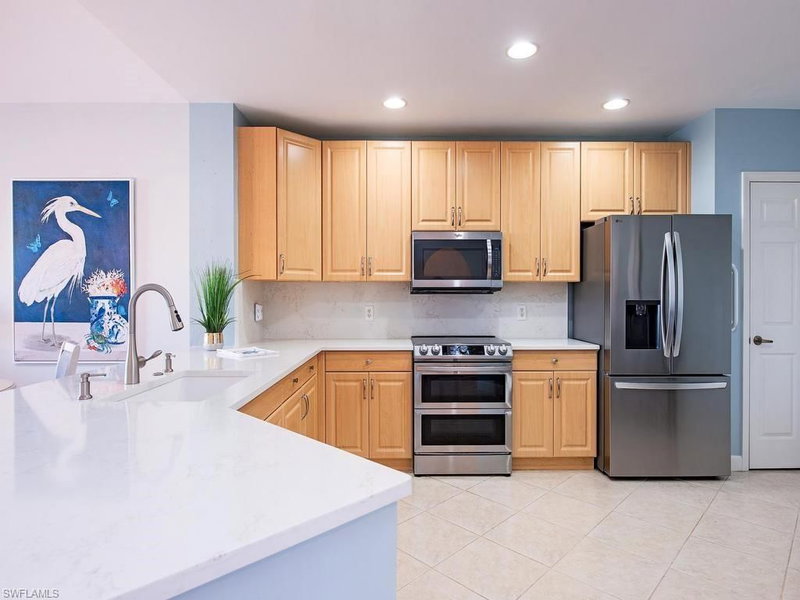 3049 Driftwood WAY photo 4