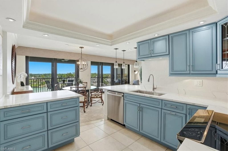 2400 Gulf Shore BLVD N photo 1