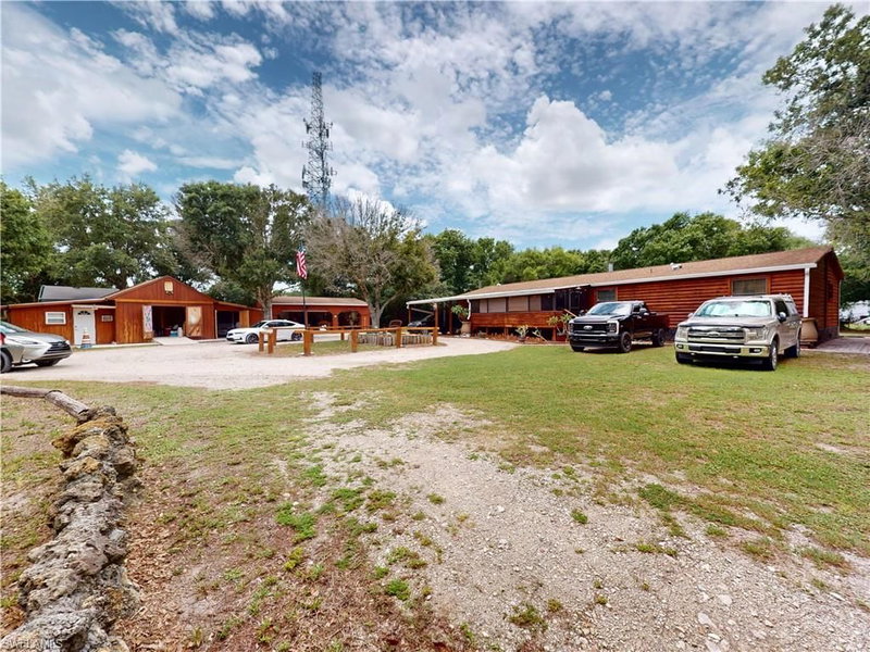 17021 Shelby LN photo 2