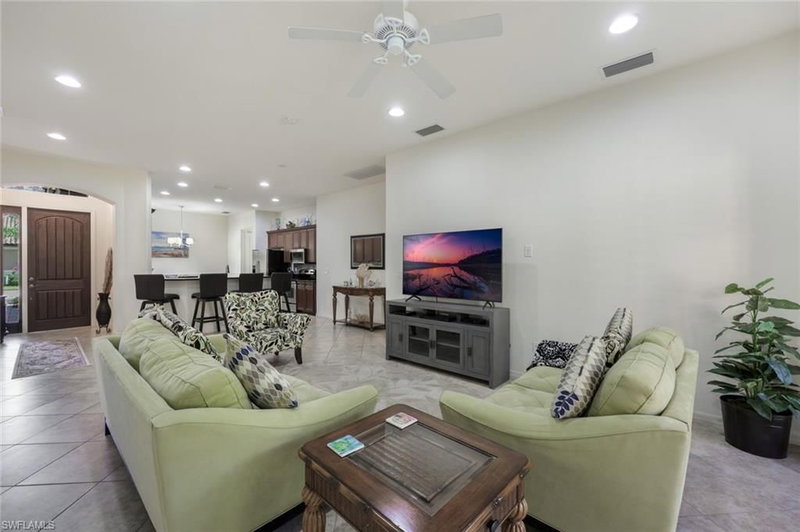 11072 Esteban DR photo 4