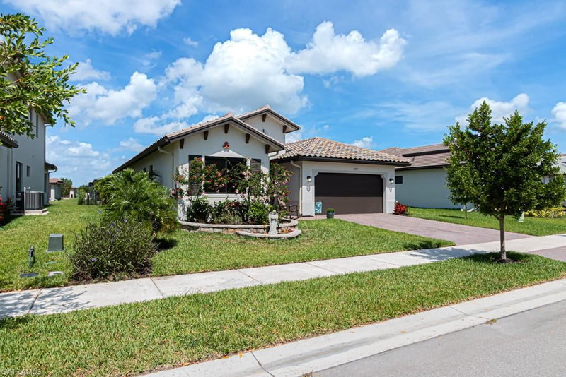 5255 Karlia DR photo 1
