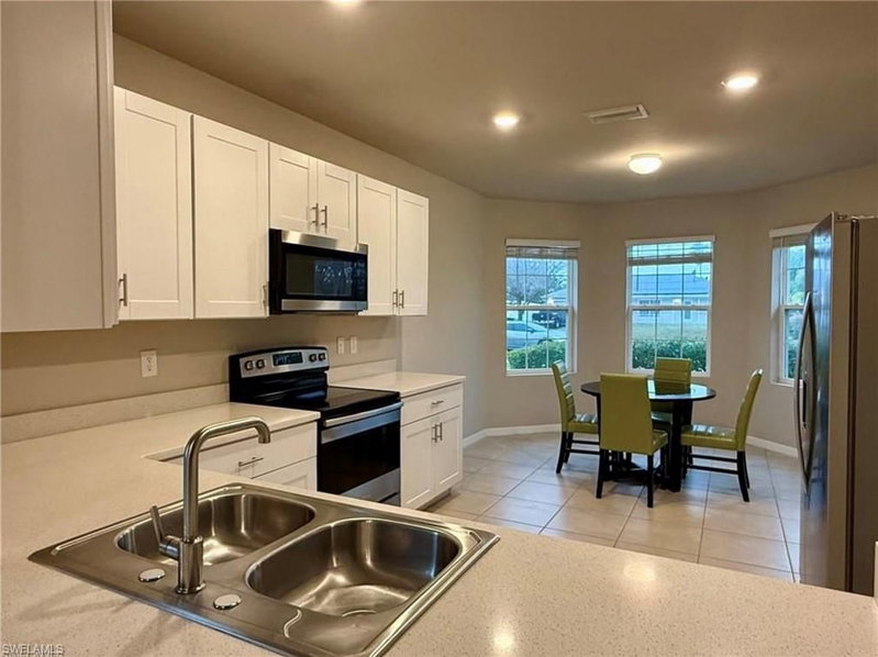 17541 Lee RD photo 2