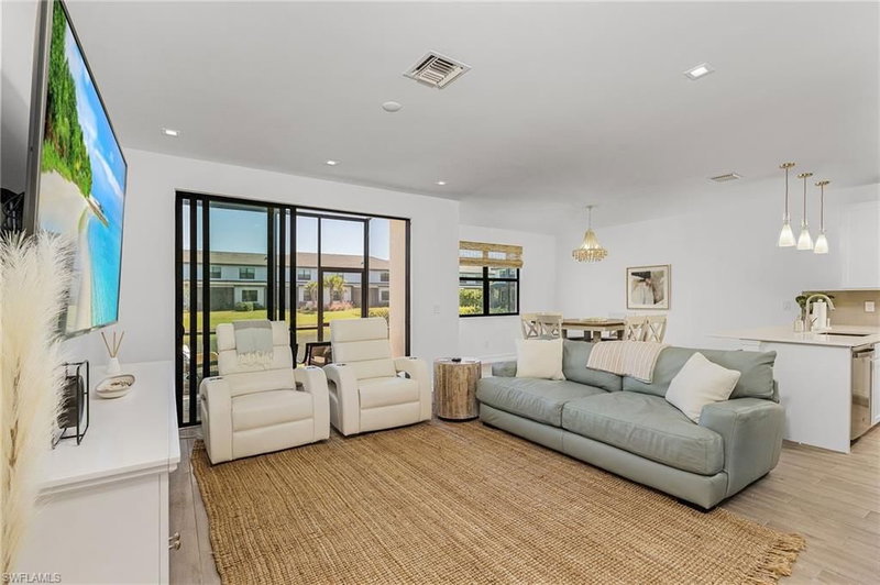 7596 Morgan WAY photo 4