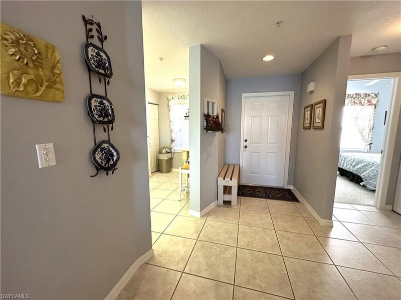 6670 Huntington Lakes CIR photo 3
