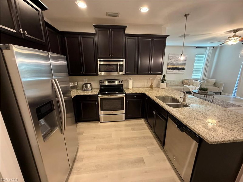 10842 Alvara WAY photo 4