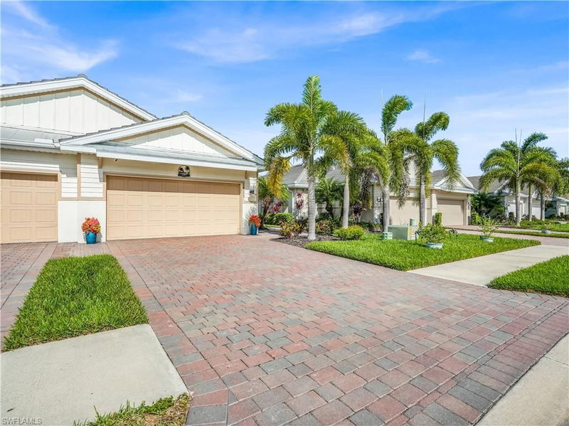 14695 Edgewater CIR photo 3