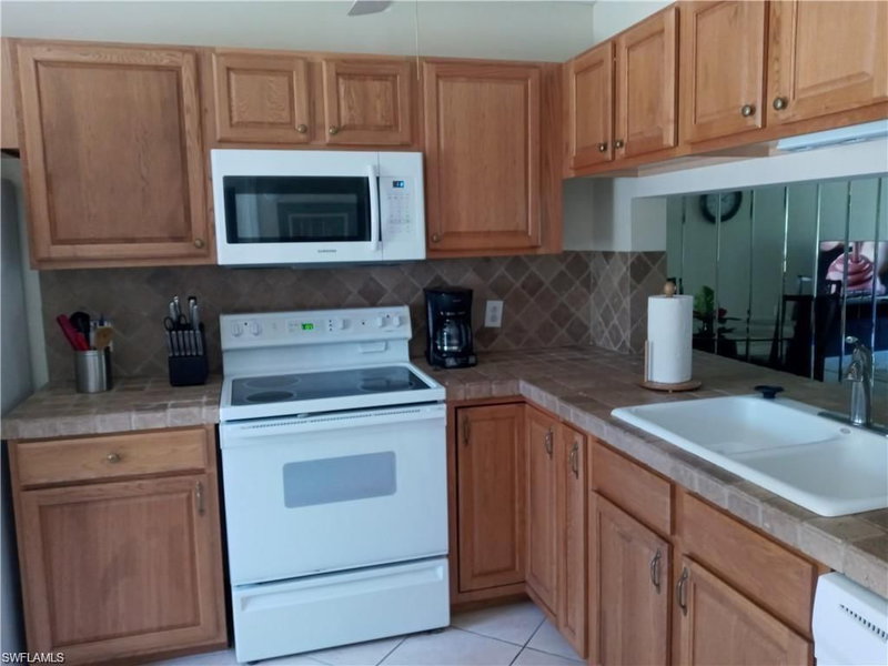 3001 Sandpiper Bay CIR photo 3