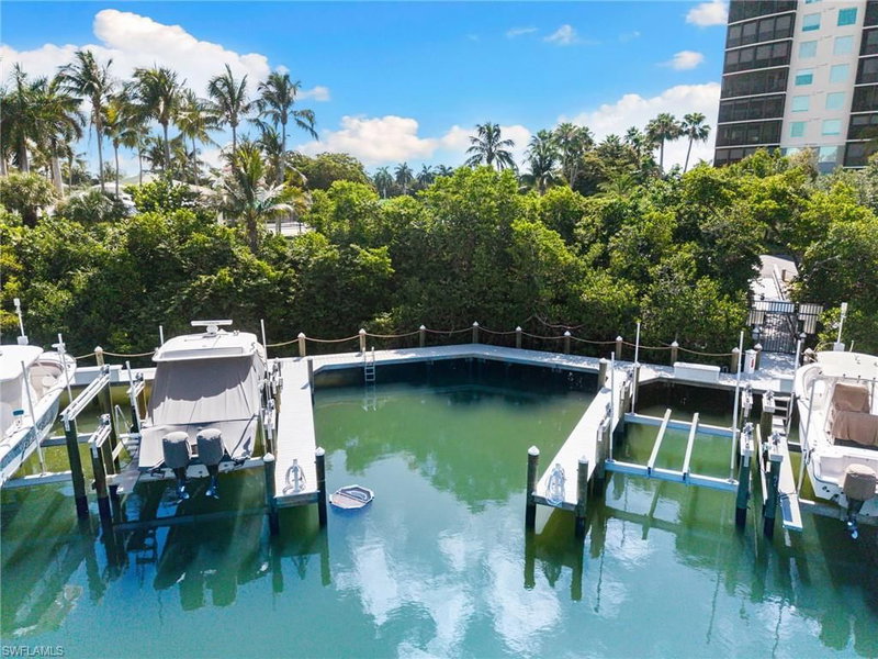 420 Cove Tower DR photo 5