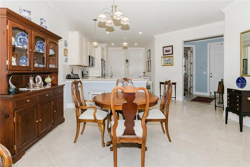 5872 Mayflower WAY photo 3