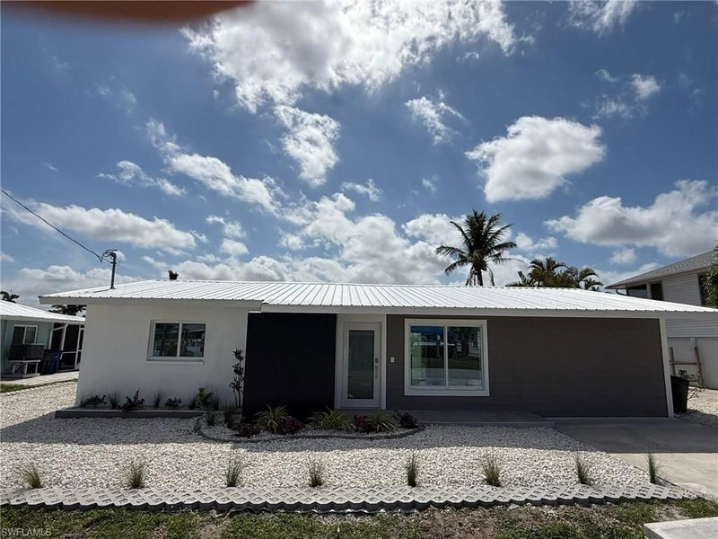 2823 Janet ST photo 1