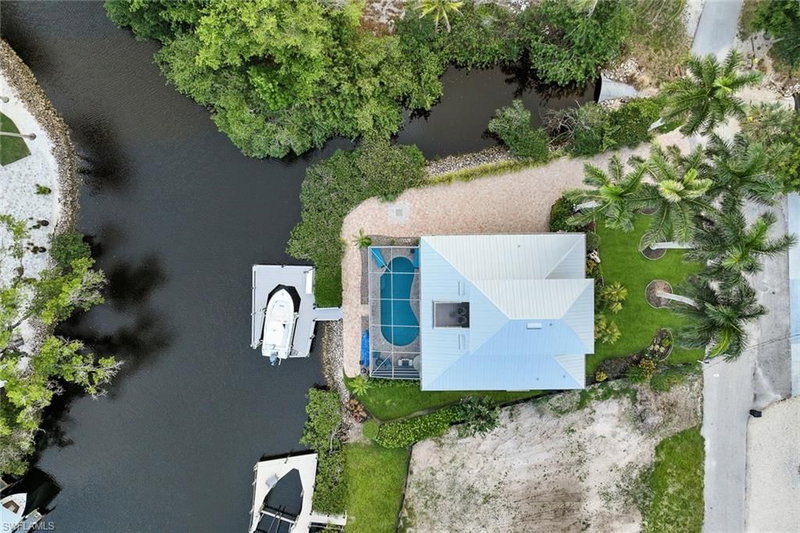 3858 Riviera CIR photo 4
