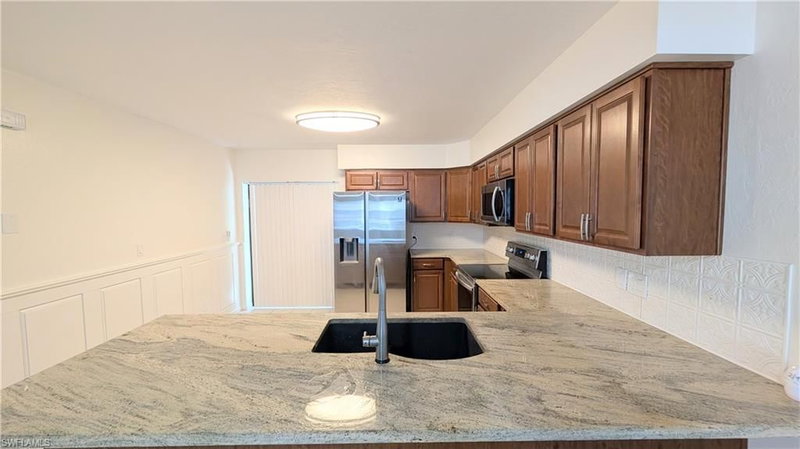 815 Victoria DR photo 4