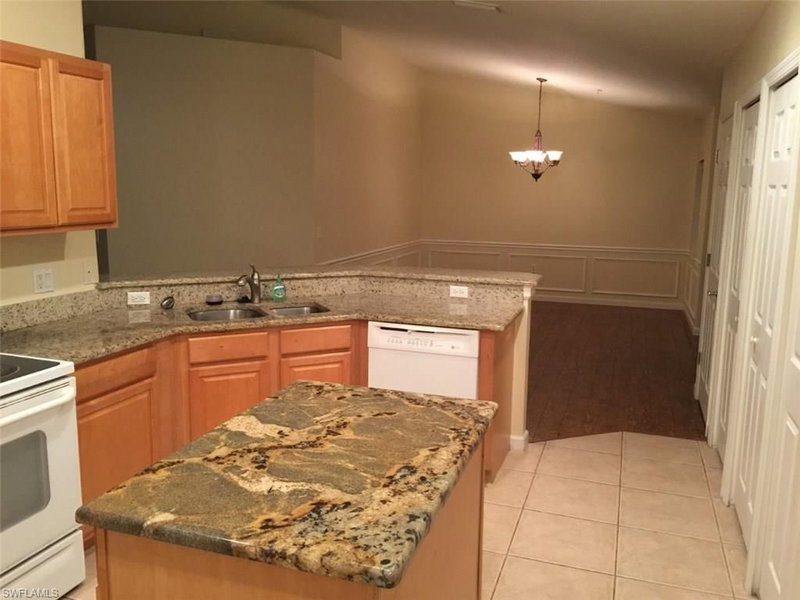 1295 Henley ST photo 4