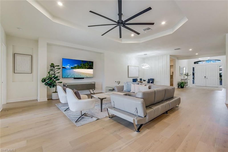 11110 Canal Grande DR photo 5