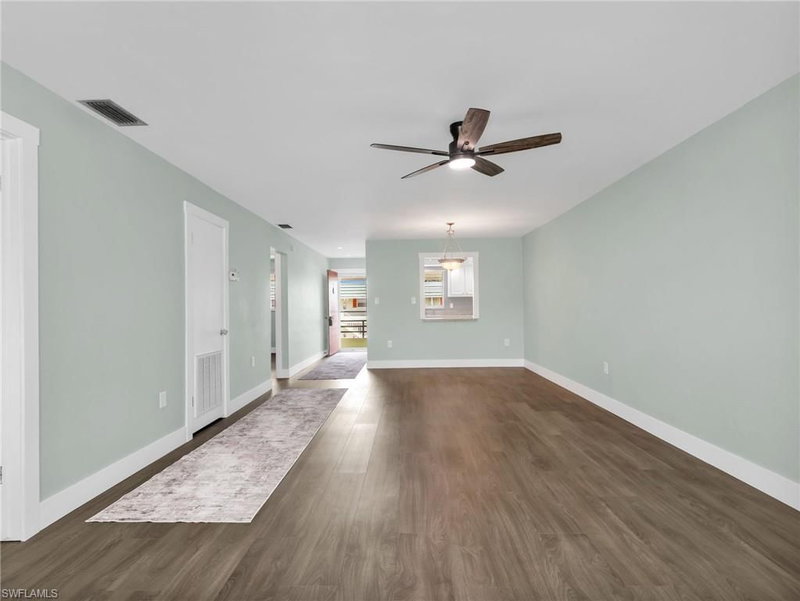 300 Valley Stream DR photo 4