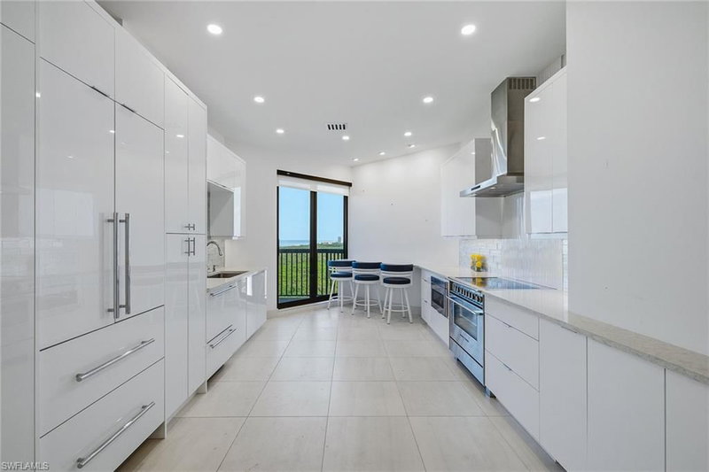 6075 Pelican Bay BLVD photo 1