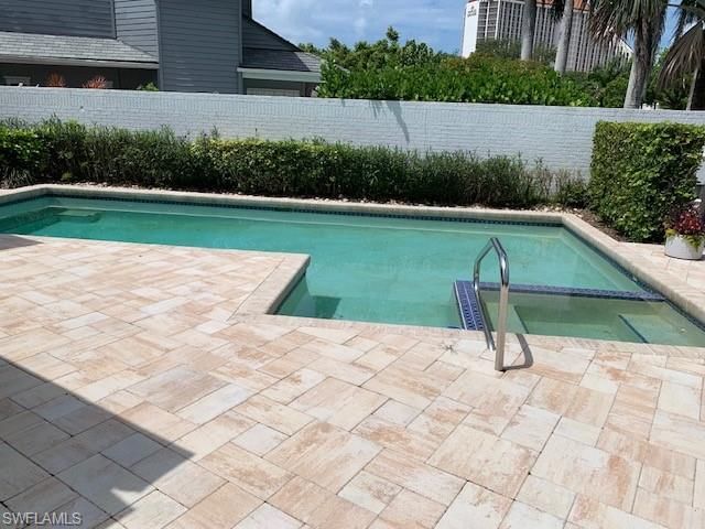 611 Bridgeway LN photo 2