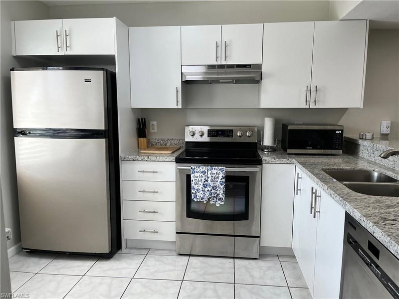 190 Palm DR photo 5