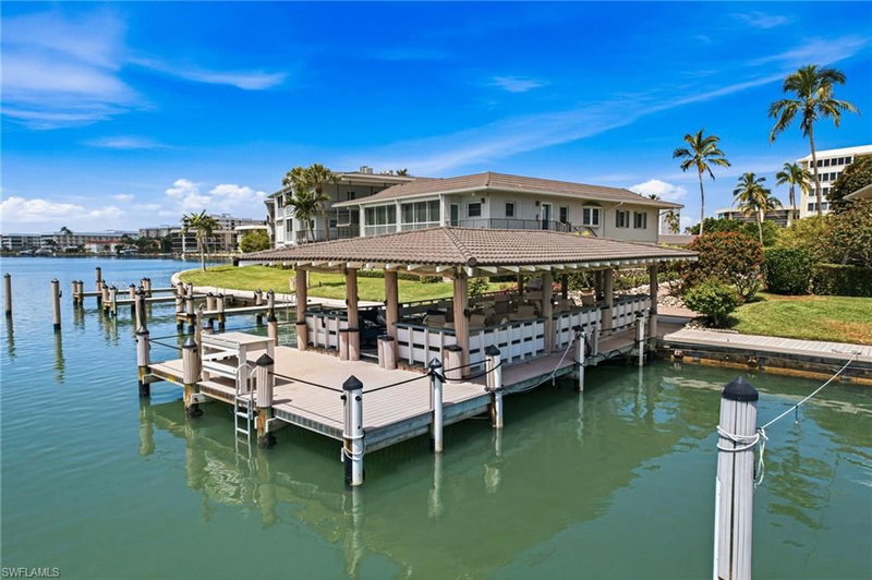 3400 Gulf Shore BLVD N photo 4