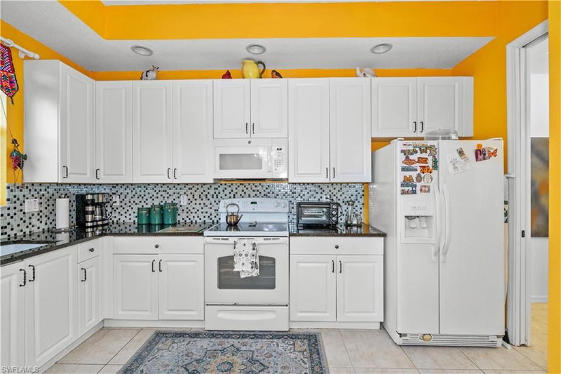 1405 Mariposa CIR photo 5