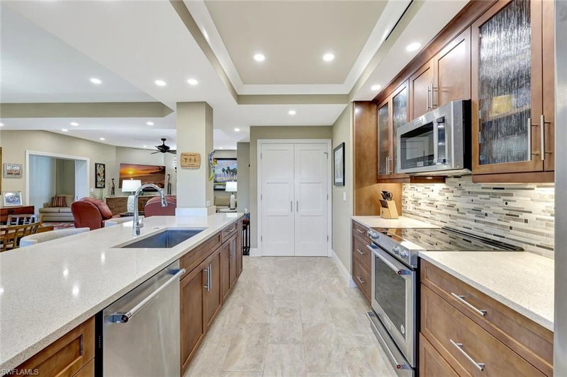 6820 PELICAN BAY BLVD photo 4