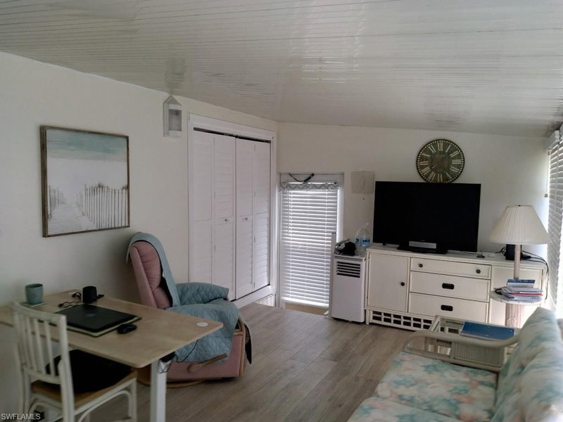 16 Jade DR photo 4