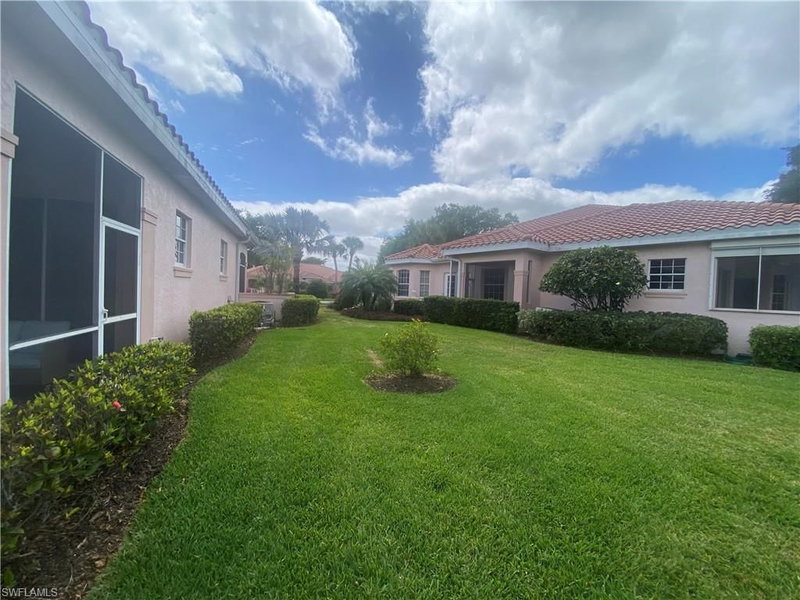 9181 Las Maderas DR photo 5