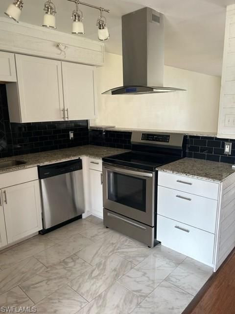 656 Palm View DR photo 3