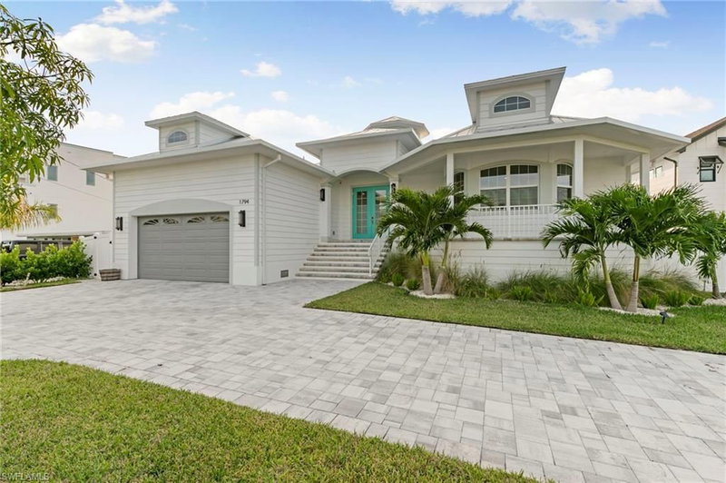 1794 Holiday LN photo 2