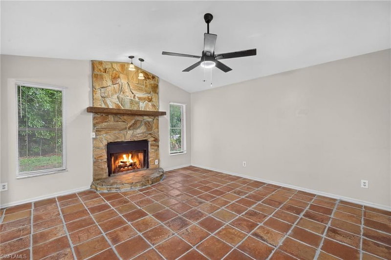 17565 Lee RD photo 4