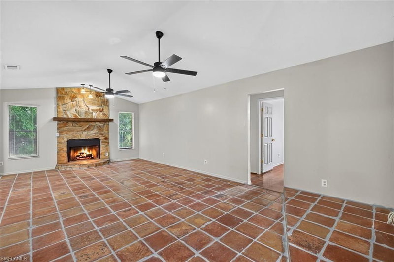 17565 Lee RD photo 5