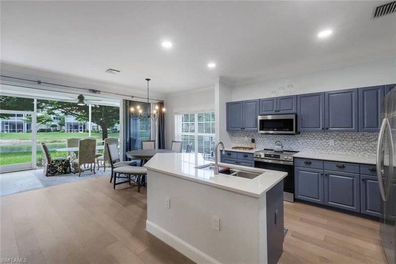6355 Lexington CT photo 4