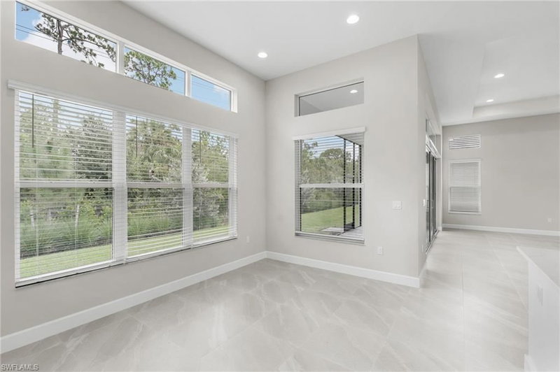 2436 Cambridge WAY photo 5