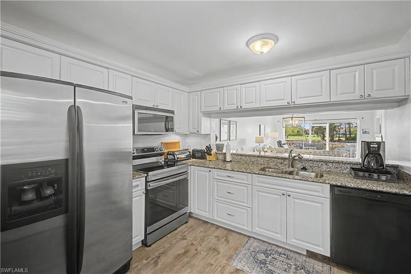 7065 Dennis CIR photo 4