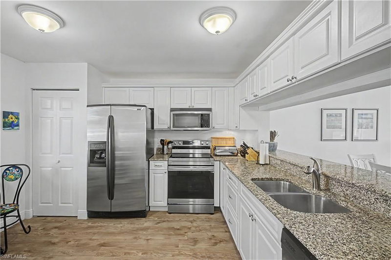 7065 Dennis CIR photo 5