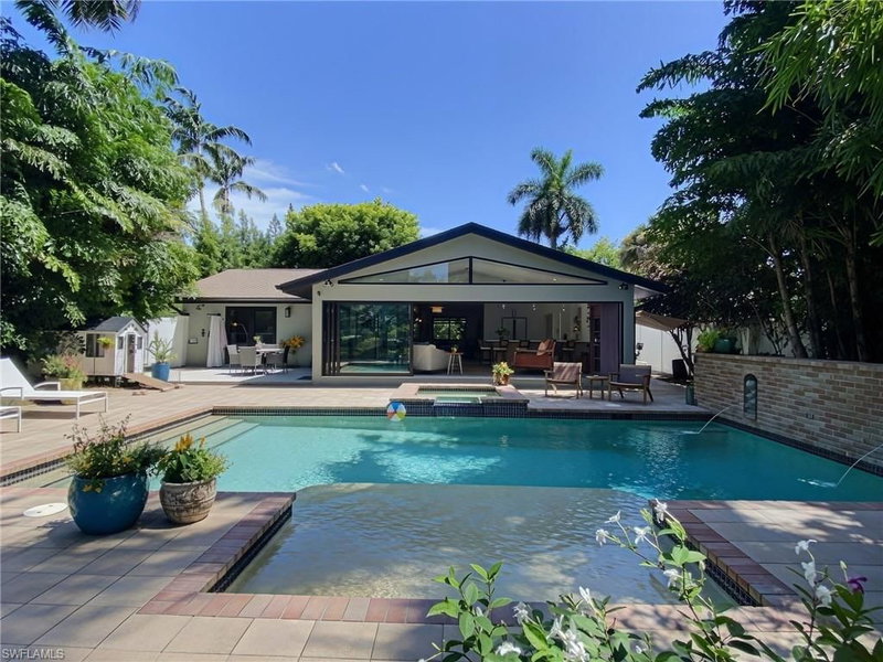 1031 Diana AVE photo 1