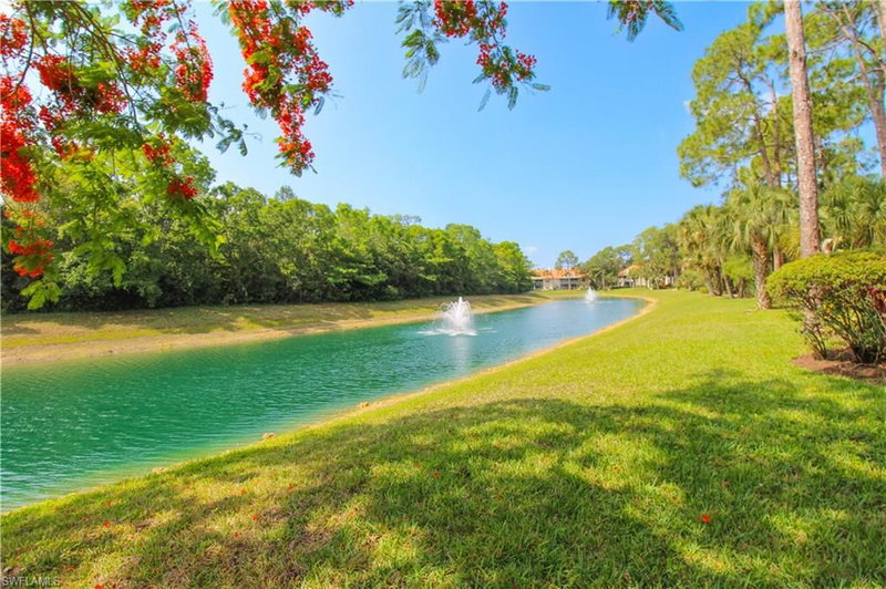 225 Robin Hood CIR photo 4