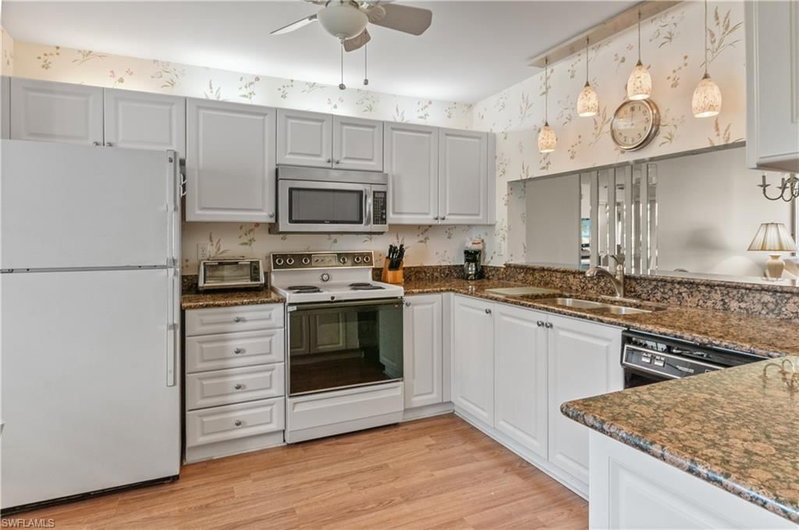 5916 Cranbrook WAY photo 3