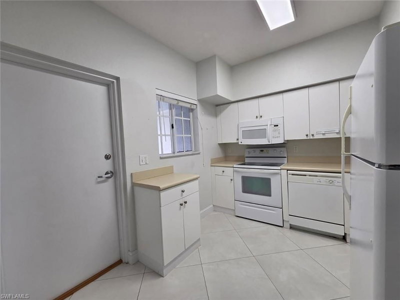8408 Bernwood Cove LOOP photo 4