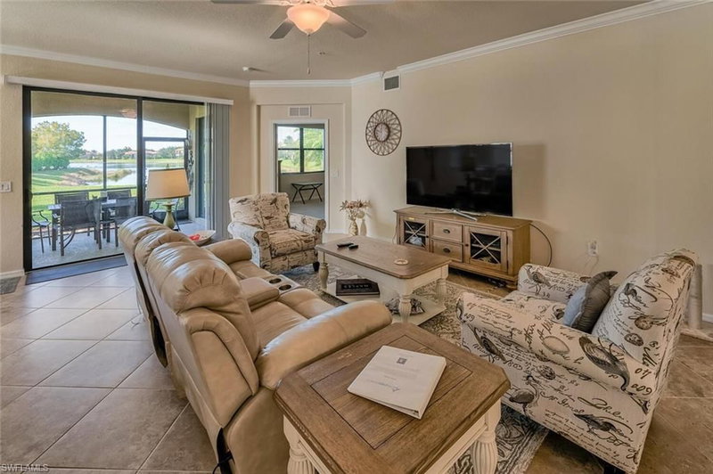 9512 Napoli LN photo 1