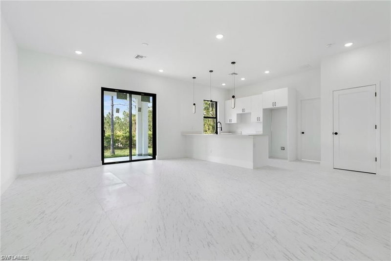 3175 Sunshine BLVD photo 4