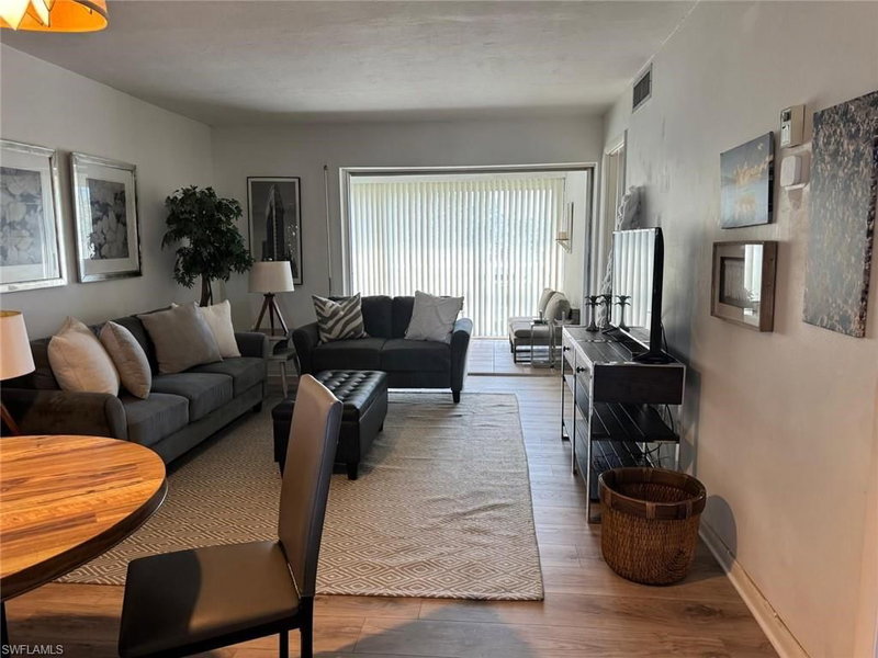 1900 Alamanda DR photo 3