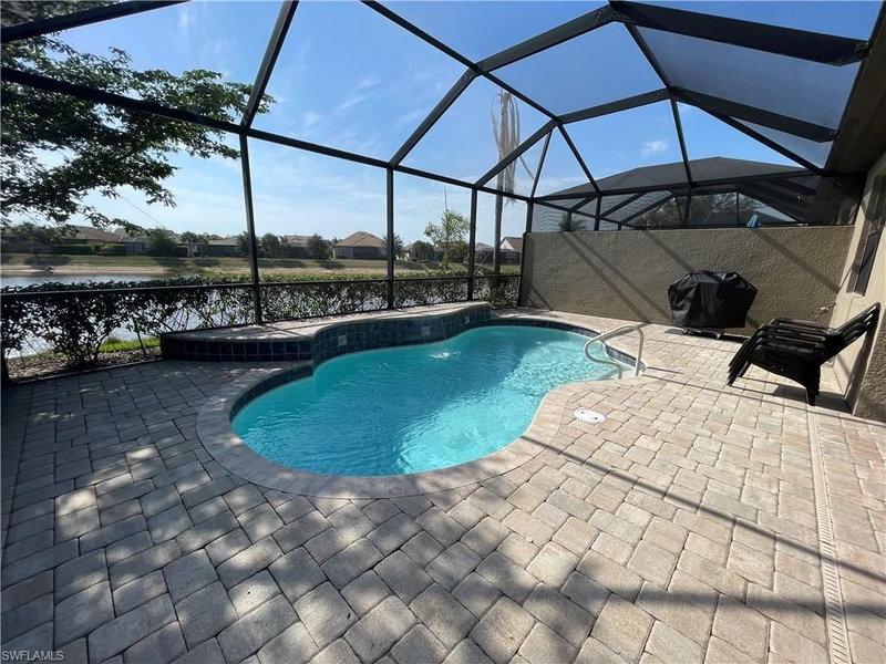 7631 Jacaranda LN photo 3