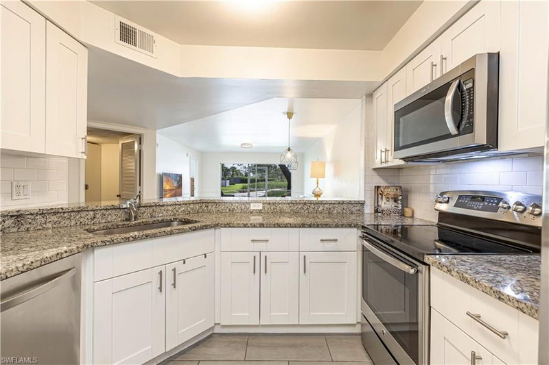 9600 Victoria LN photo 2
