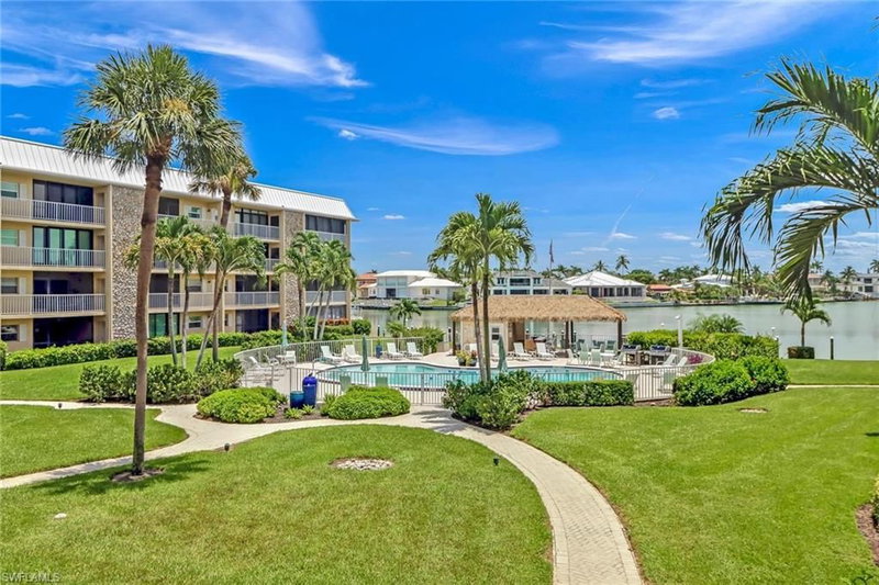 3000 Gulf Shore BLVD N photo 1