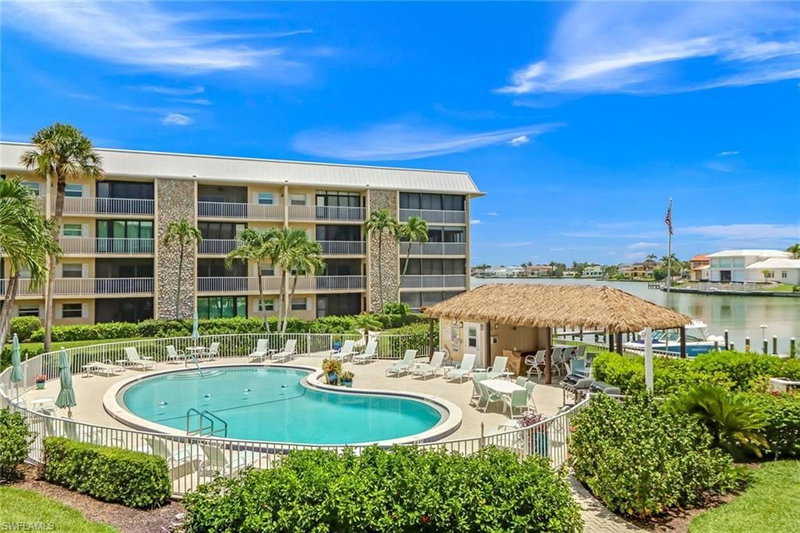 3000 Gulf Shore BLVD N photo 2