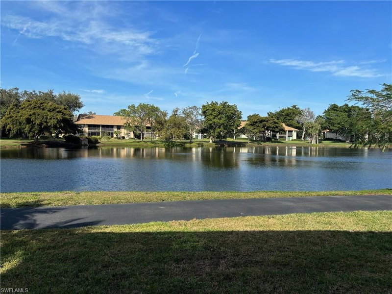 513 Lake Louise CIR photo 4