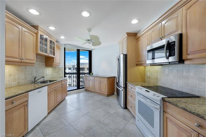 220 Collier BLVD photo 5