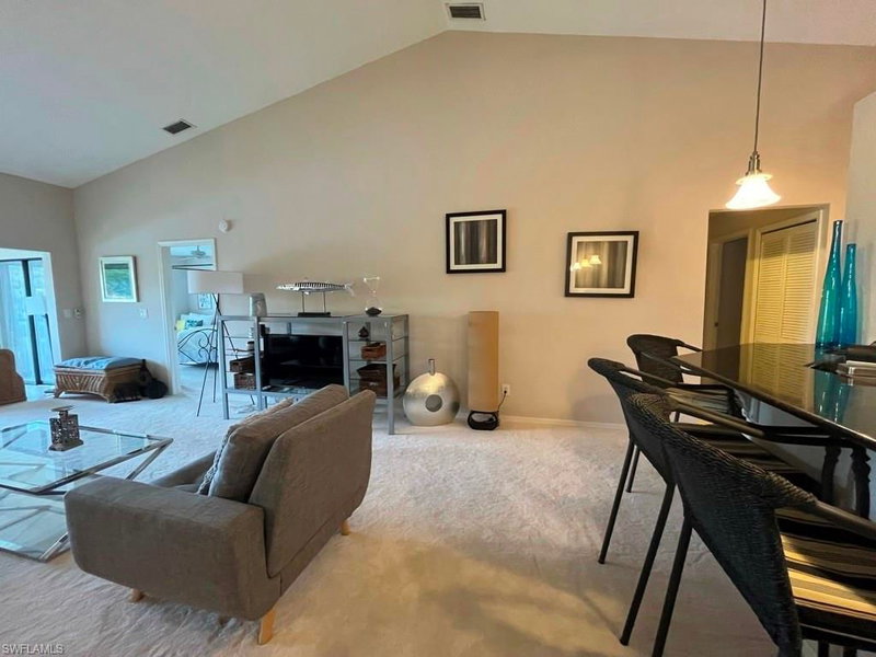 513 Lake Louise CIR photo 5